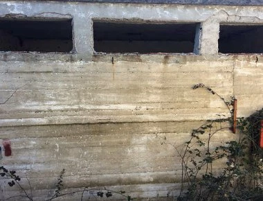 Σίνδος: 3 Πακιστανοί κρατούσαν παράνομα 16 ομοεθνείς τους σε υπόγειο
